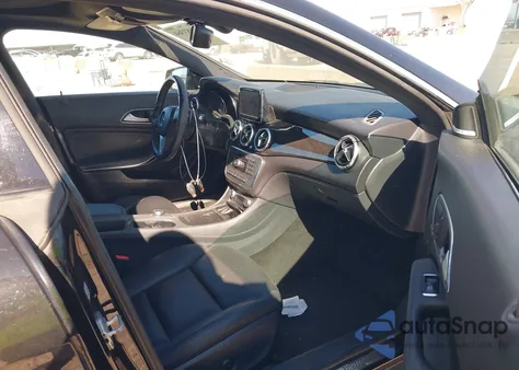 2014 Mercedes-Benz Cla 250 z USA, uszkodzony, nr VIN WDDSJ4EB6EN053843